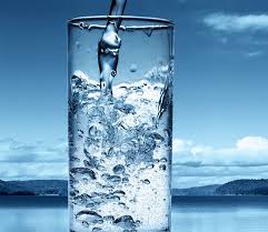 فوائد شرب المياه على معدة خاوية