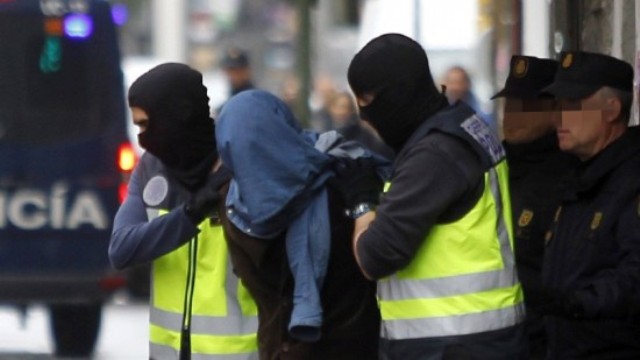 إسبانيا تعتقل أربعة أشخاص موالين لداعش