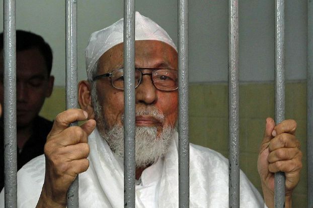 إندونيسيا تنقل رجل الدين المتشدد باعشير إلى سجن شديد الحراسة