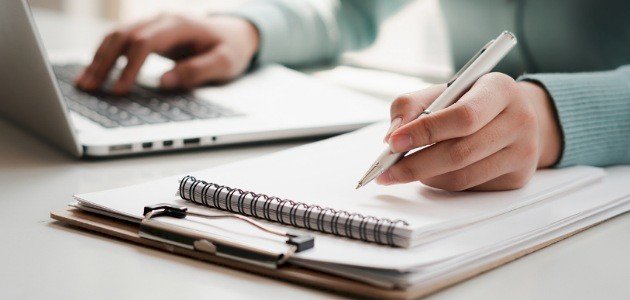 ما حكم كتابة البحوث نيابة عن الطلاب
