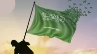 ما عقوبة اسقاط علم السعودية الحامل لعبارة التوحيد؟