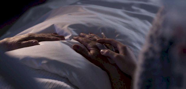 رؤية الأم المتوفية في المنام ..  تفسيرات