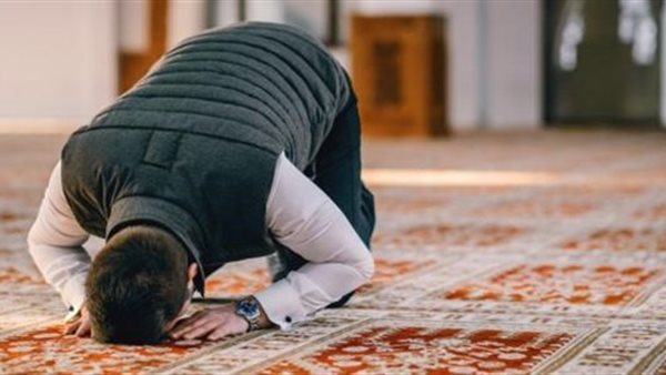 الإمام سجد للسهو ما حكم صلاته وصلاة المأمومين خلفه