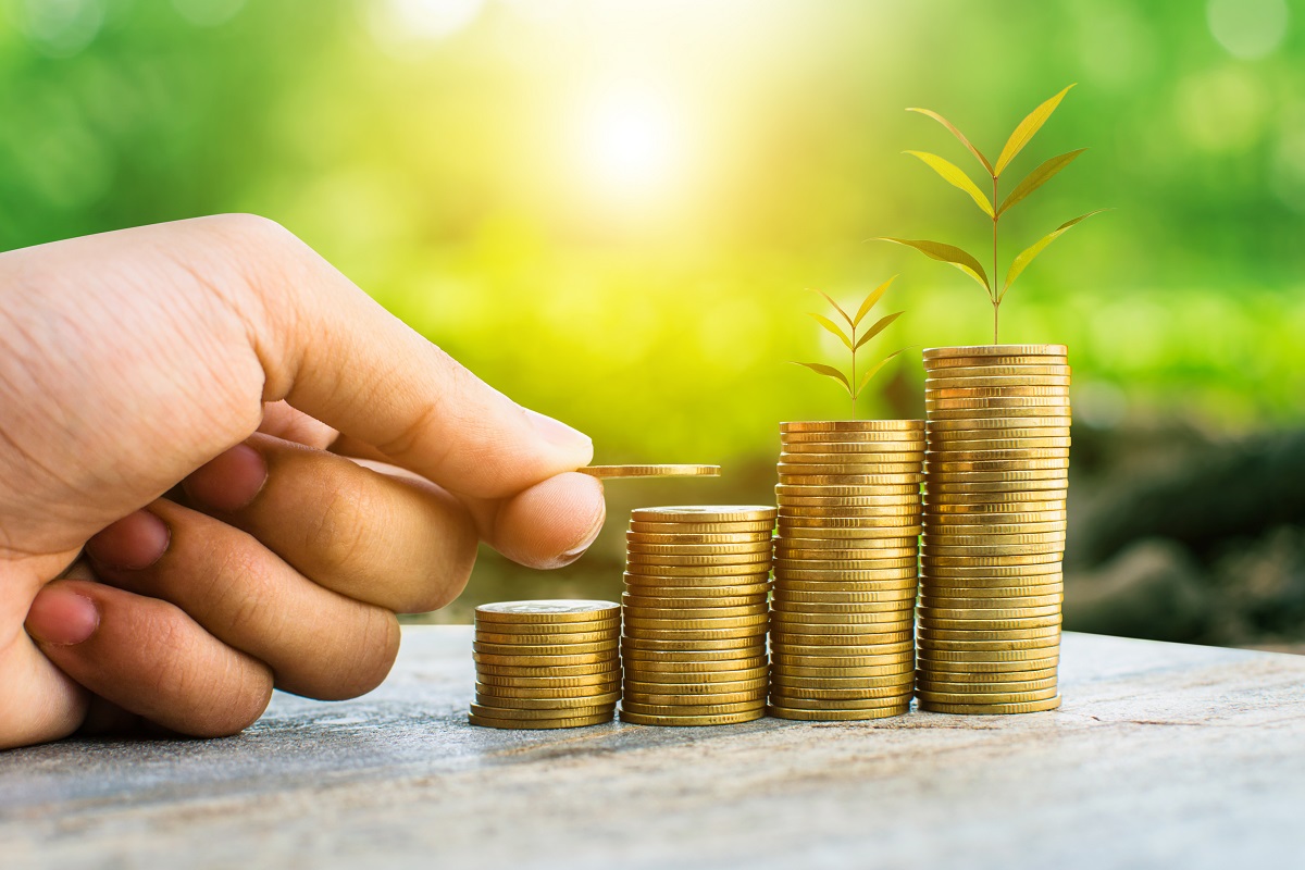 الإفتاء توضح حكم إخراج الوكيل الزكاة من ماله عن الموكل